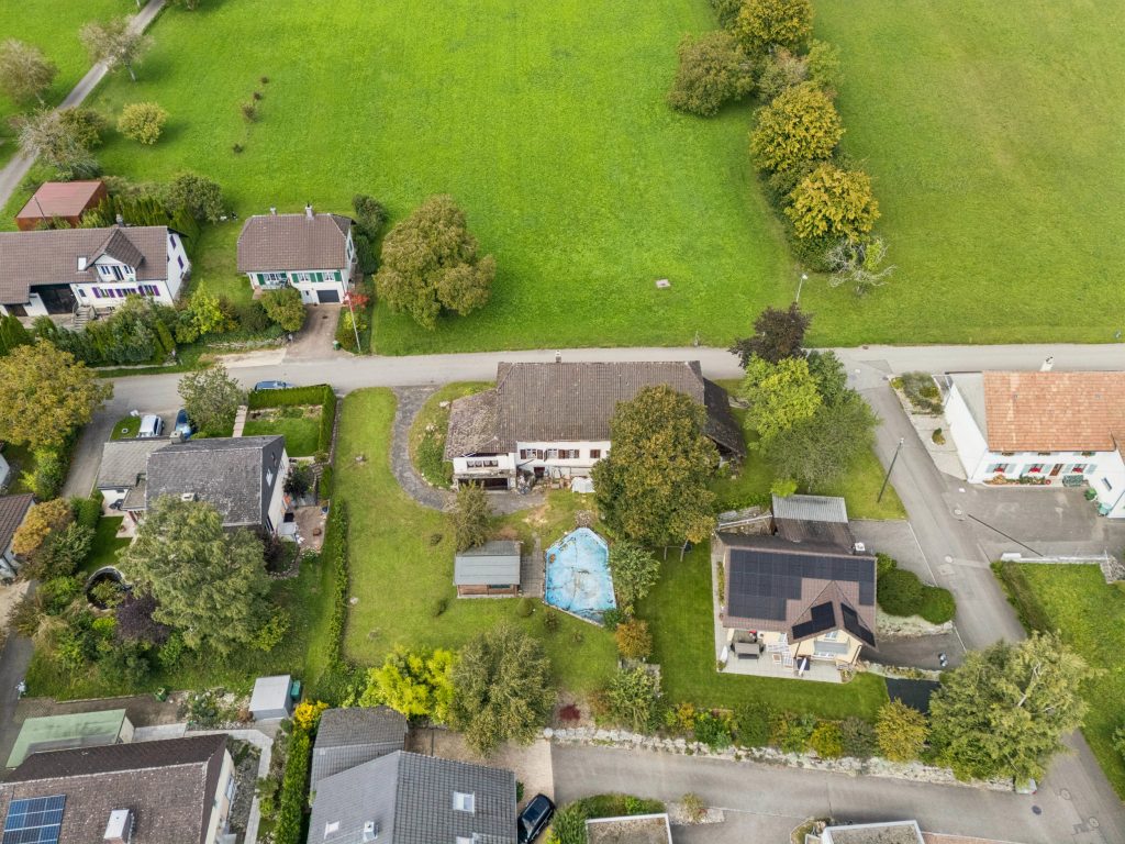 Bauland mit Altbauliegenschaft in Bettlach SO | IMMOSEEKER.CH