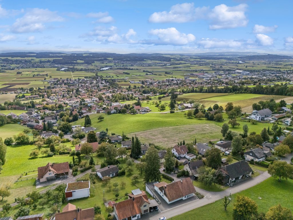 Bauland mit Altbauliegenschaft in Bettlach SO | IMMOSEEKER.CH