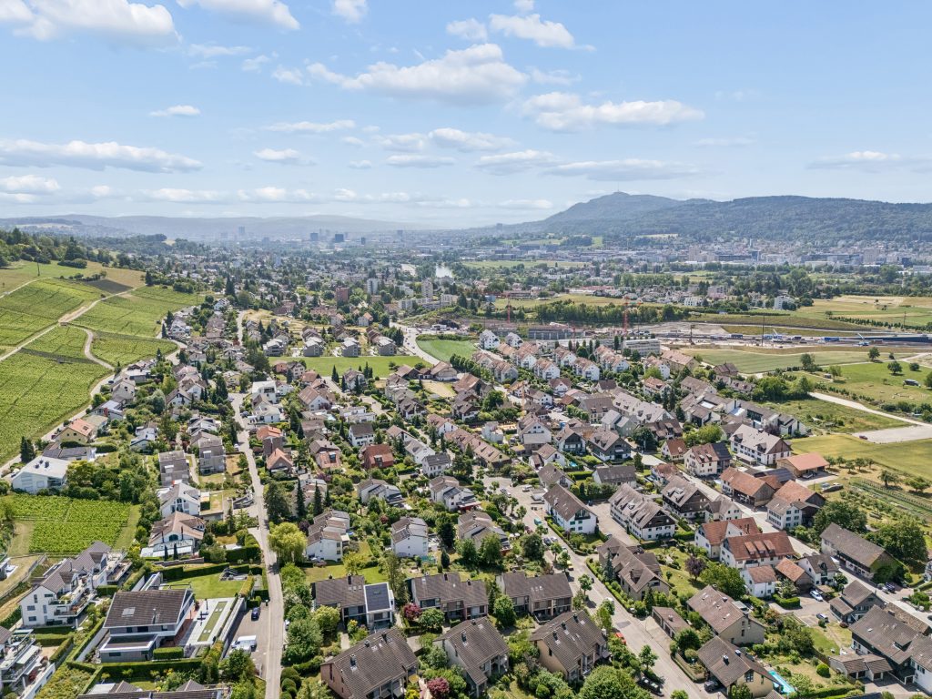 Doppeleinfamilienhaushälfte in Weiningen ZH | IMMOSEEKER.CH