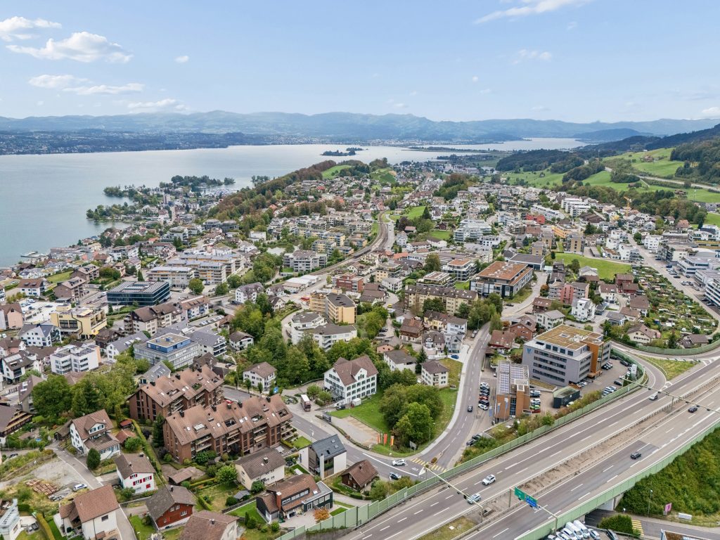 Bauland mit Altliegenschaft in Wollerau SZ | IMMOSEEKER.CH
