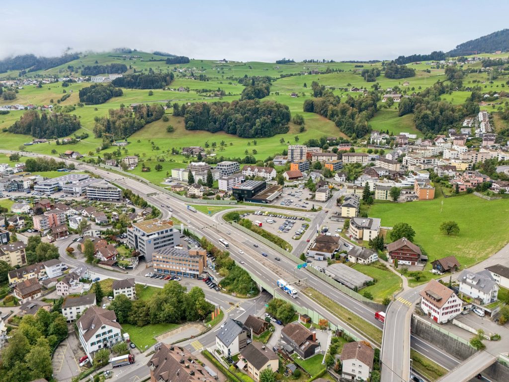Bauland mit Altliegenschaft in Wollerau SZ | IMMOSEEKER.CH