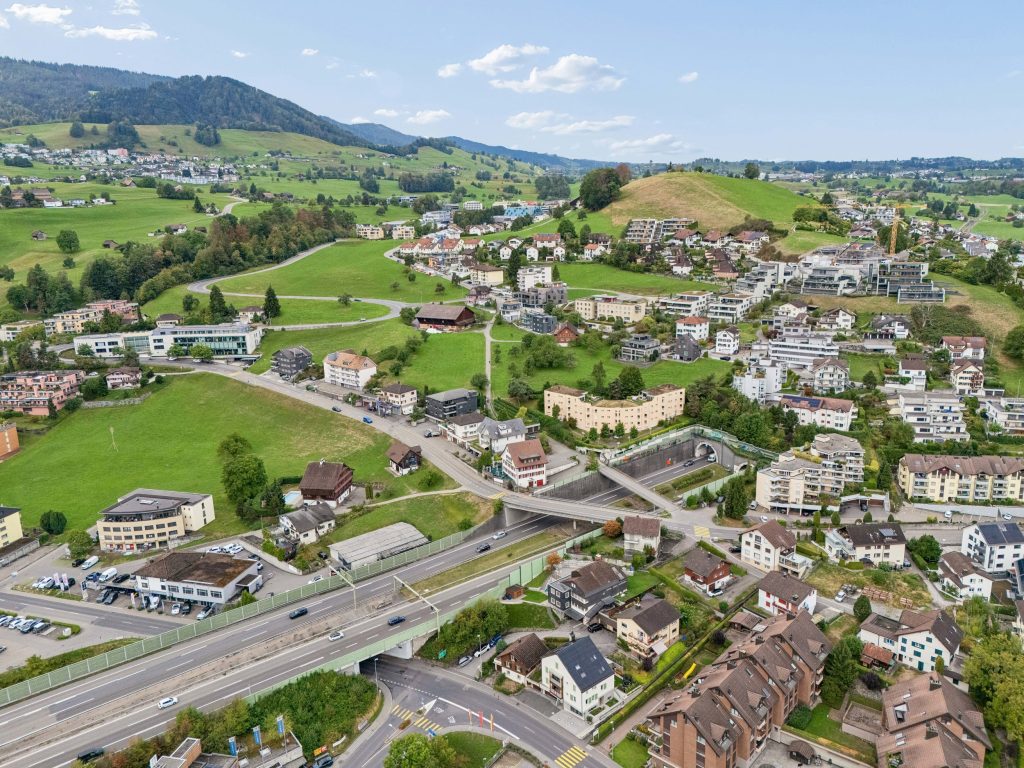 Bauland mit Altliegenschaft in Wollerau SZ | IMMOSEEKER.CH