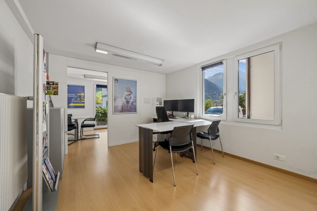 Einfamilienhaus mit Gewerberäumlichkeit in Zweisimmen BE | IMMOSEEKER.CH