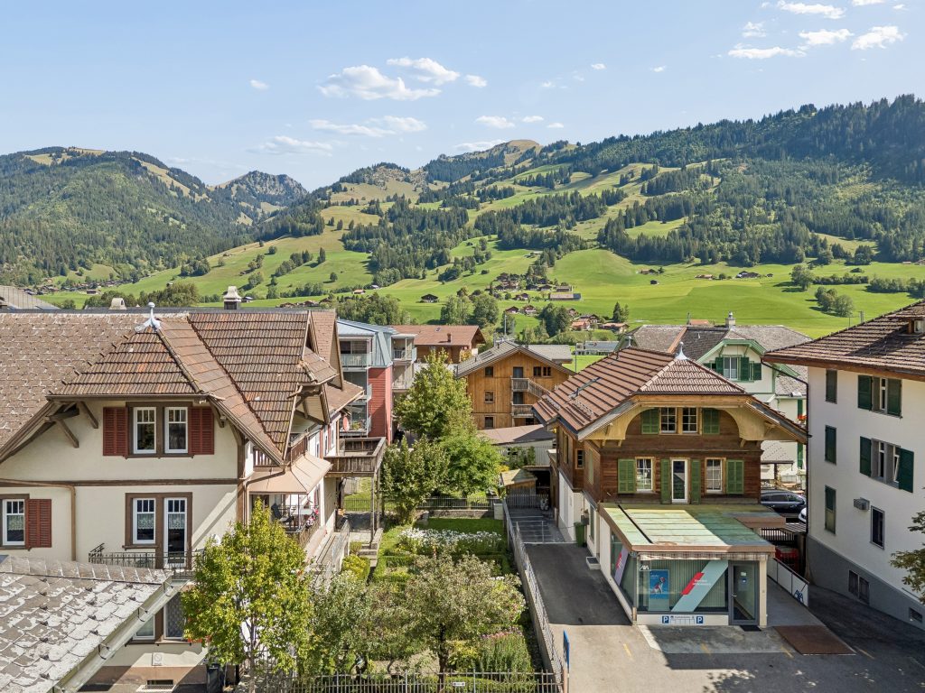 Einfamilienhaus mit Gewerberäumlichkeit in Zweisimmen BE | IMMOSEEKER.CH