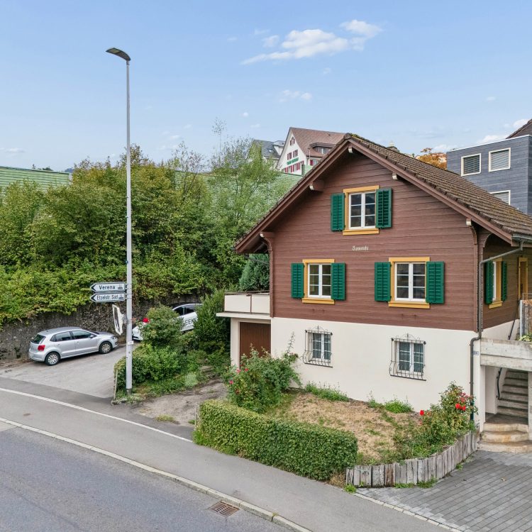 Bauland mit Altliegenschaft in Wollerau SZ | IMMOSEEKER.CH
